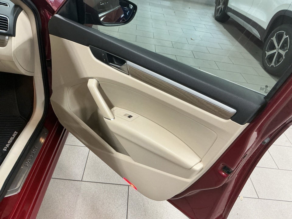 2017 Volkswagen Passat 1.8T SEL Premium