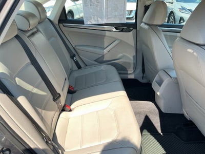 2017 Volkswagen Passat 1.8T R-Line
