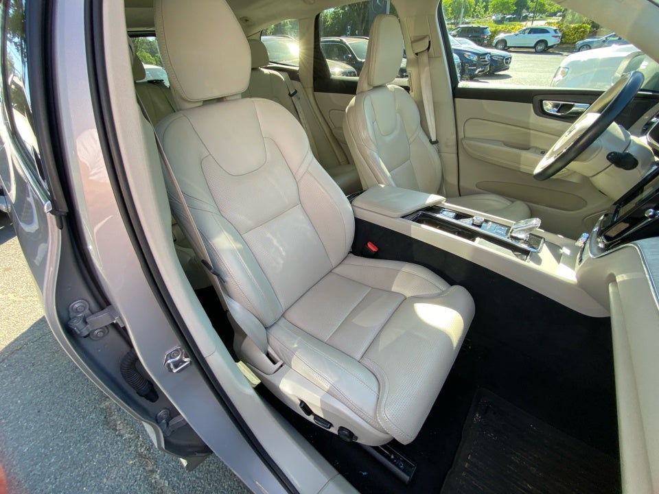2022 Volvo XC60 B5 Inscription