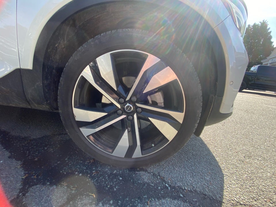 2024 Volvo XC40 B5 Ultimate Bright Theme