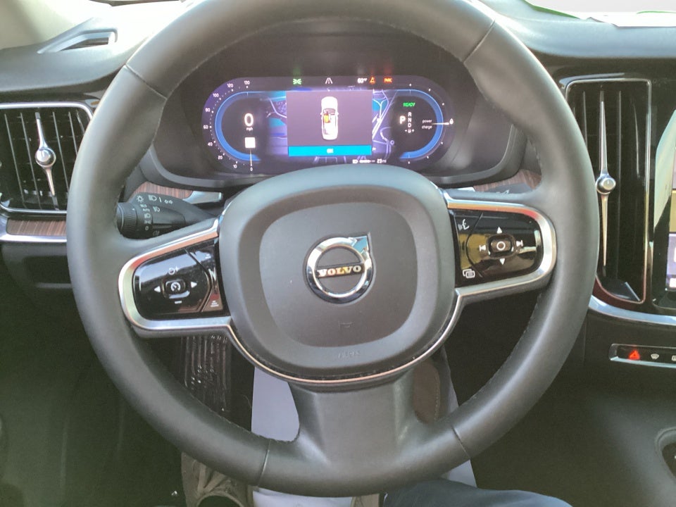 2024 Volvo S60 Recharge Plug-In Hybrid T8 Plus Dark Theme