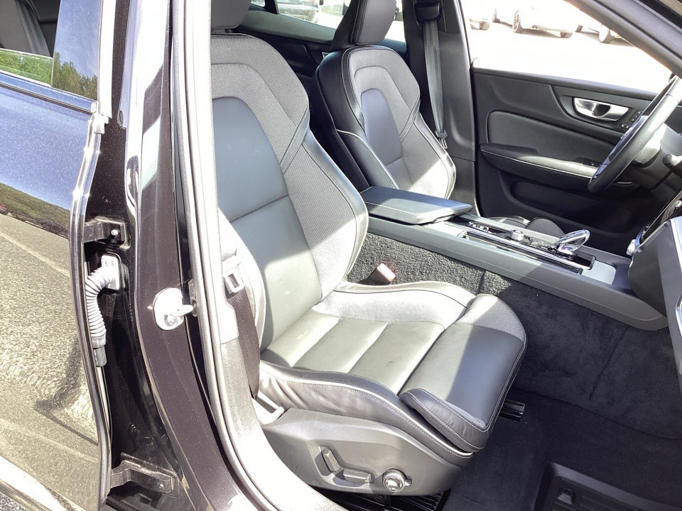 2024 Volvo S60 B5 Plus Black Edition