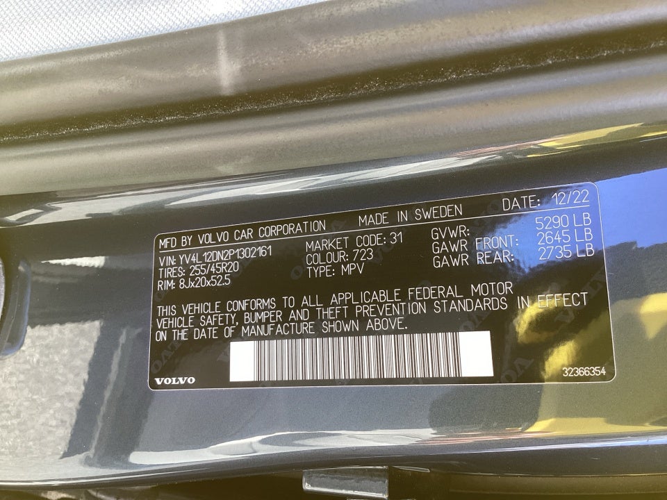 2023 Volvo XC60 B5 Plus Bright Theme