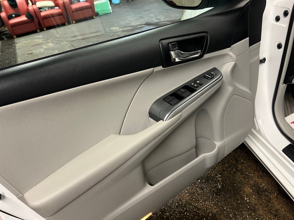 2012 Toyota Camry Hybrid XLE