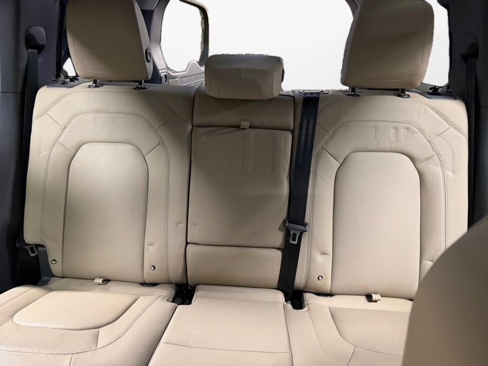 2024 Land Rover Defender 110 P400 S