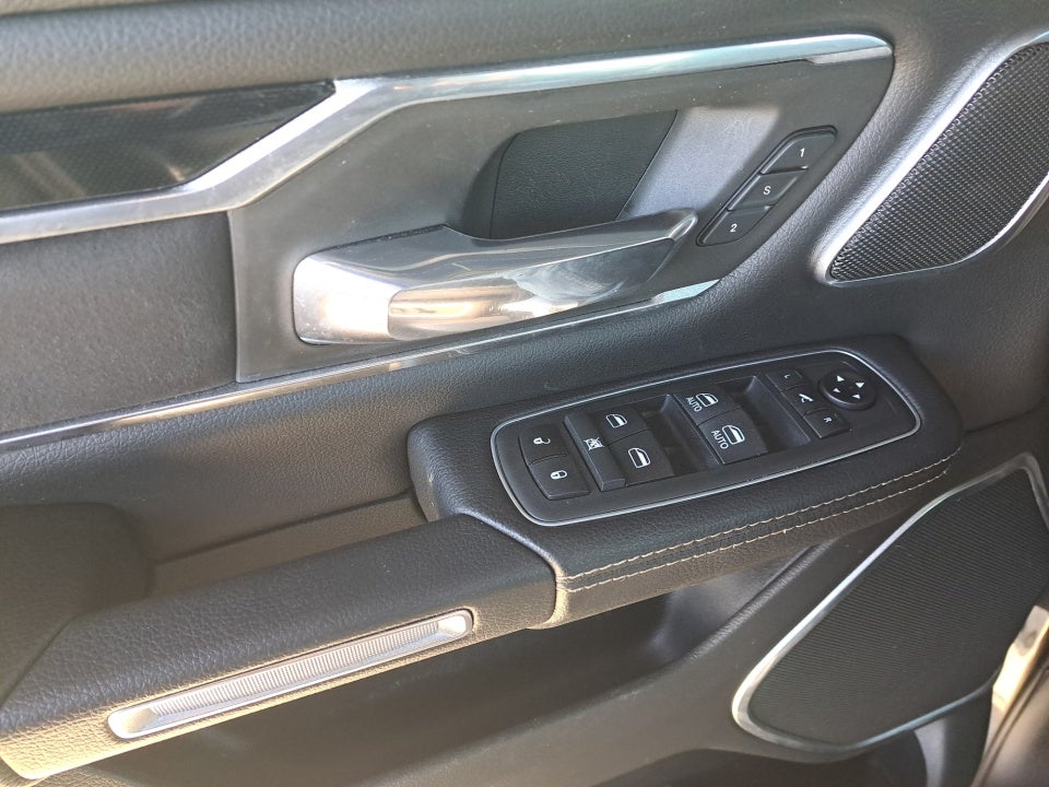 2021 RAM 1500 Laramie Crew Cab 4x4 5'7" Box