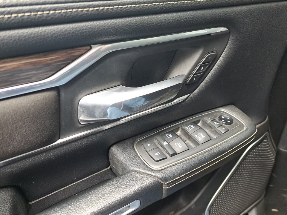 2020 RAM 1500 Laramie Crew Cab 4x4 6'4" Box