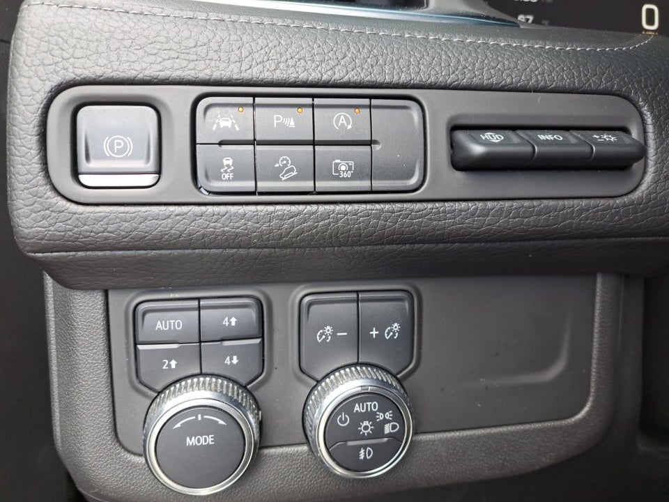 2023 GMC Yukon 4WD Denali