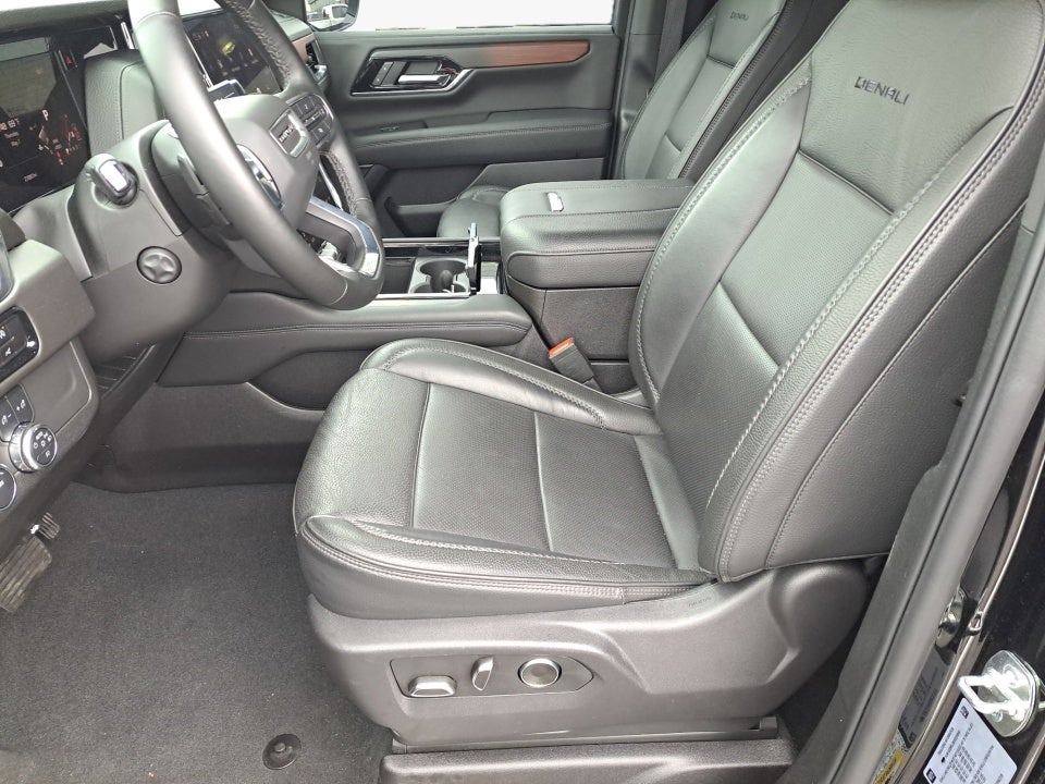 2025 GMC Yukon 4WD Denali