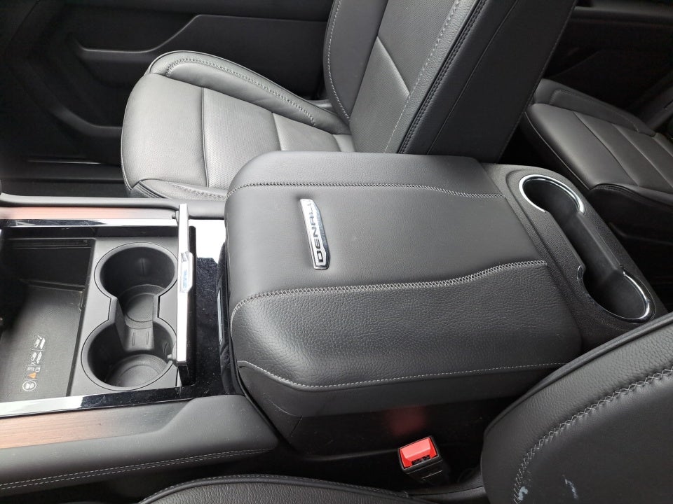 2025 GMC Yukon 4WD Denali