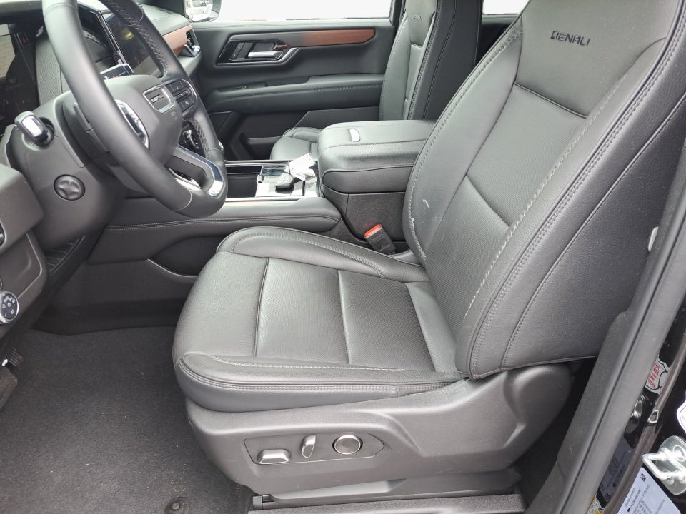 2025 GMC Yukon 4WD Denali
