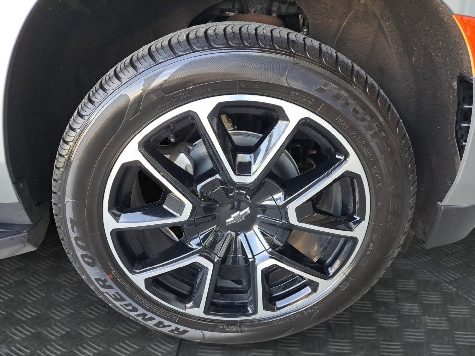 2023 Chevrolet Suburban 4WD RST