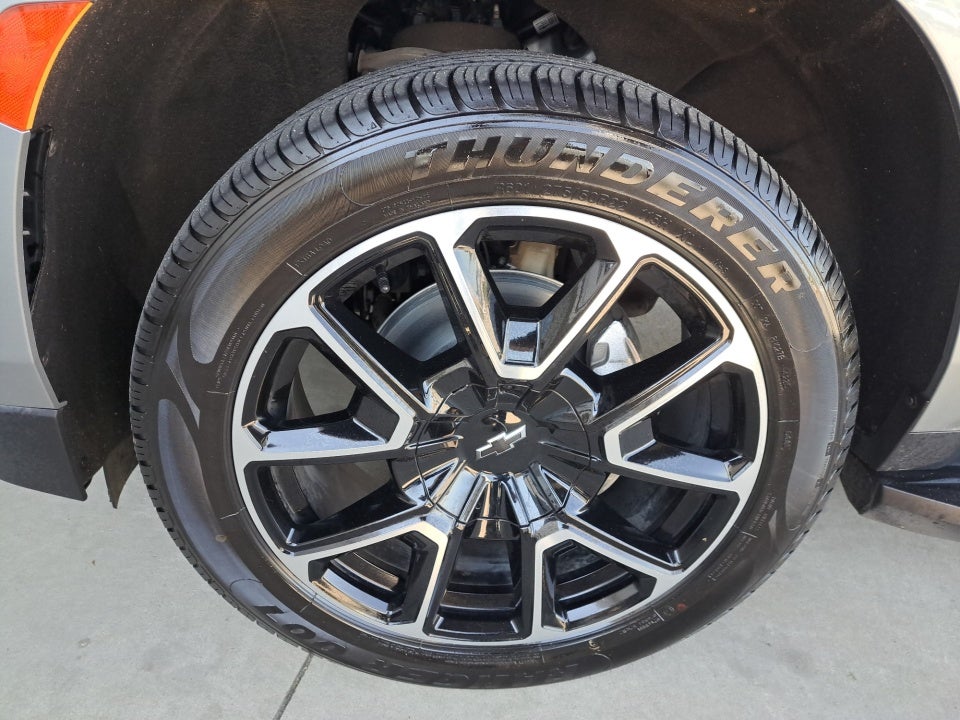2023 Chevrolet Suburban 4WD RST