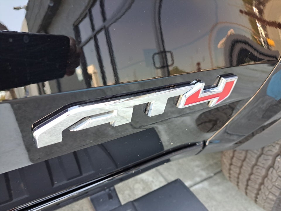 2024 GMC Canyon 4WD AT4