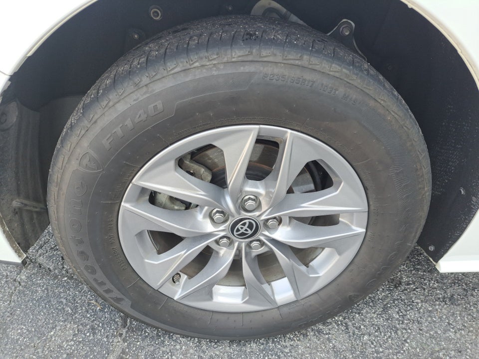 2022 Toyota Sienna LE