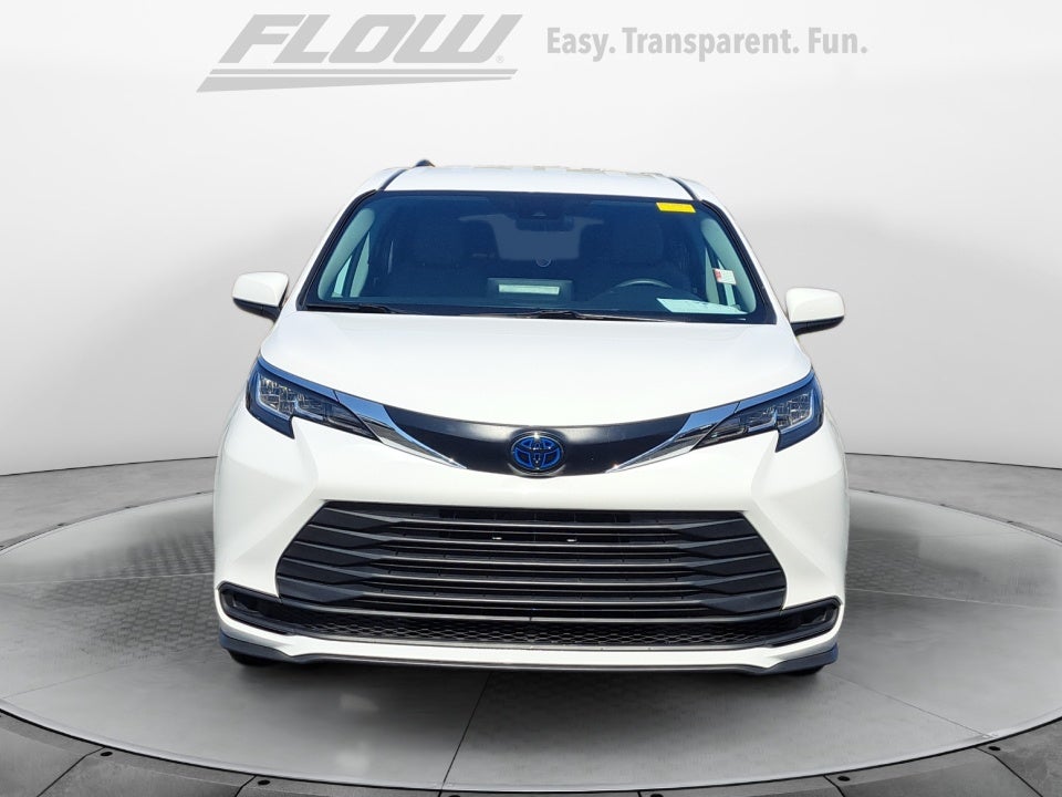 2022 Toyota Sienna LE