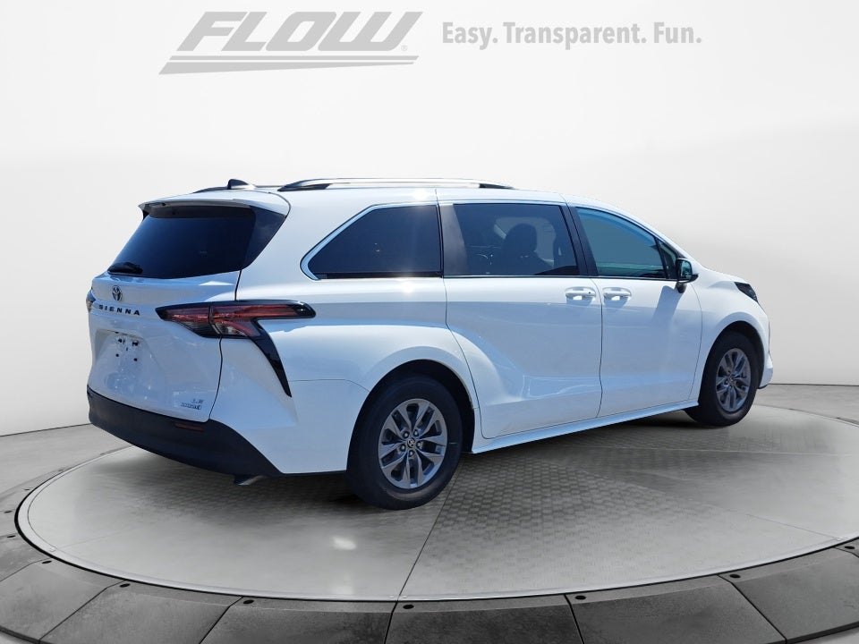 2022 Toyota Sienna LE