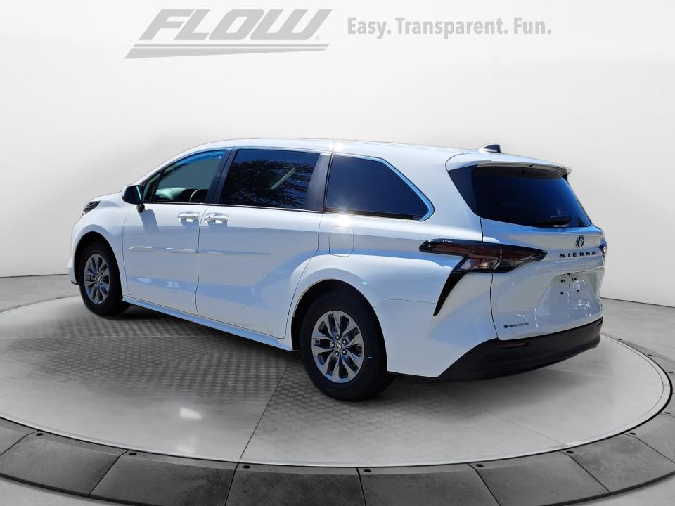 2025 Toyota Sienna LE
