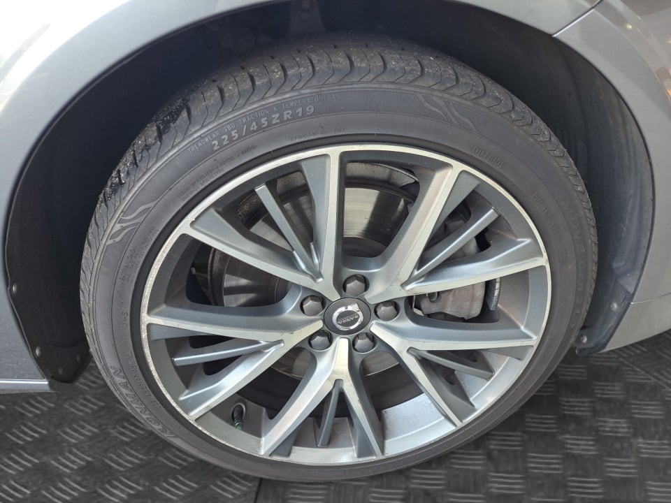 2017 Volvo S90 Momentum