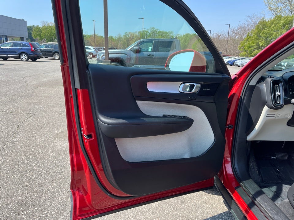 2019 Volvo XC40 T4 Momentum