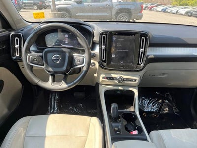2019 Volvo XC40 T4 Momentum