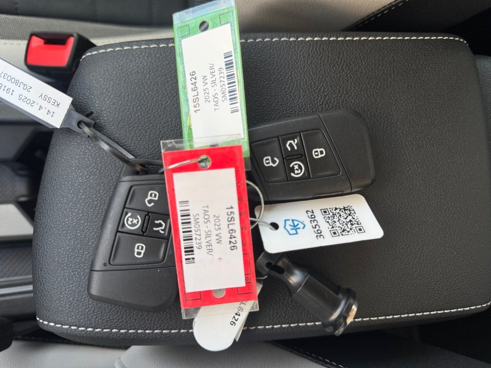 2025 Volkswagen Taos 1.5T SE