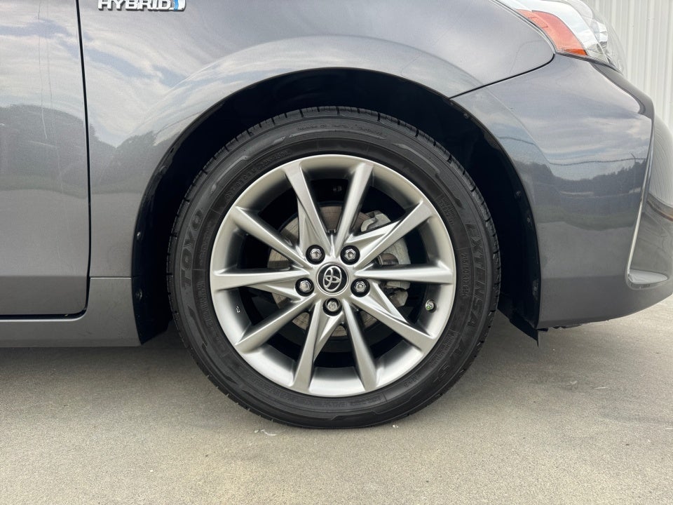 2015 Toyota Prius v Five