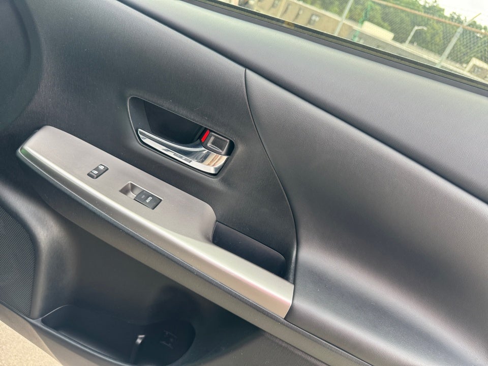 2015 Toyota Prius v Five