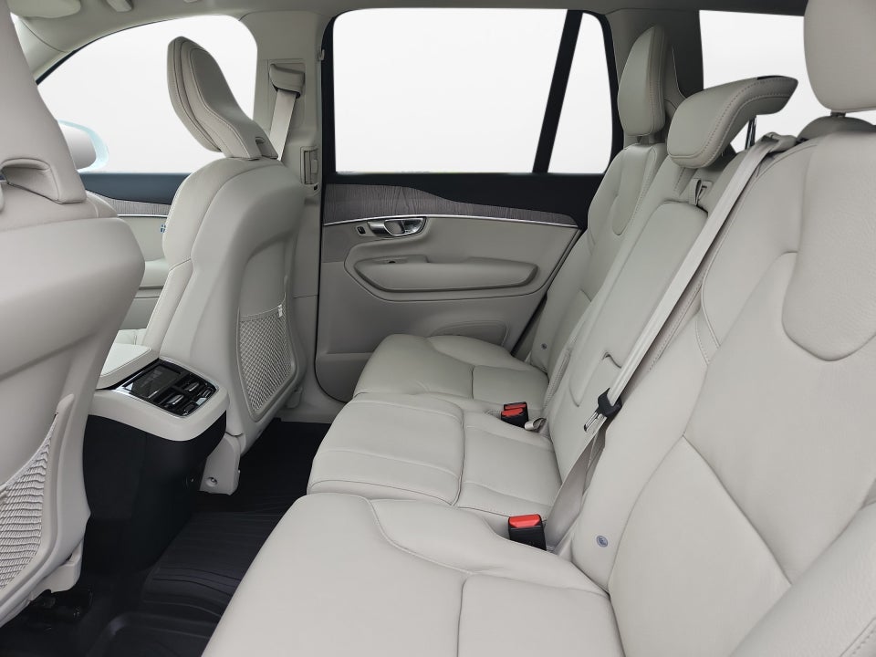 2023 Volvo XC90 B5 Plus