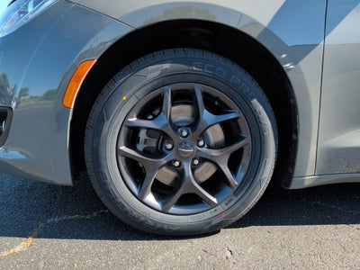 2020 Chrysler Pacifica Touring
