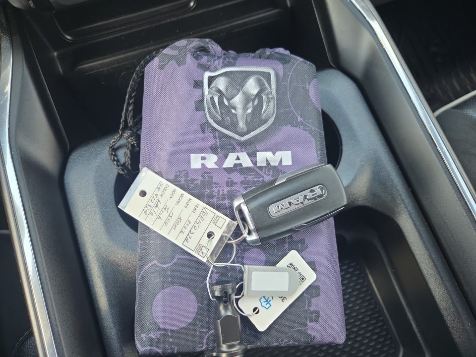 2022 RAM 1500 Laramie Crew Cab 4x4 5'7" Box