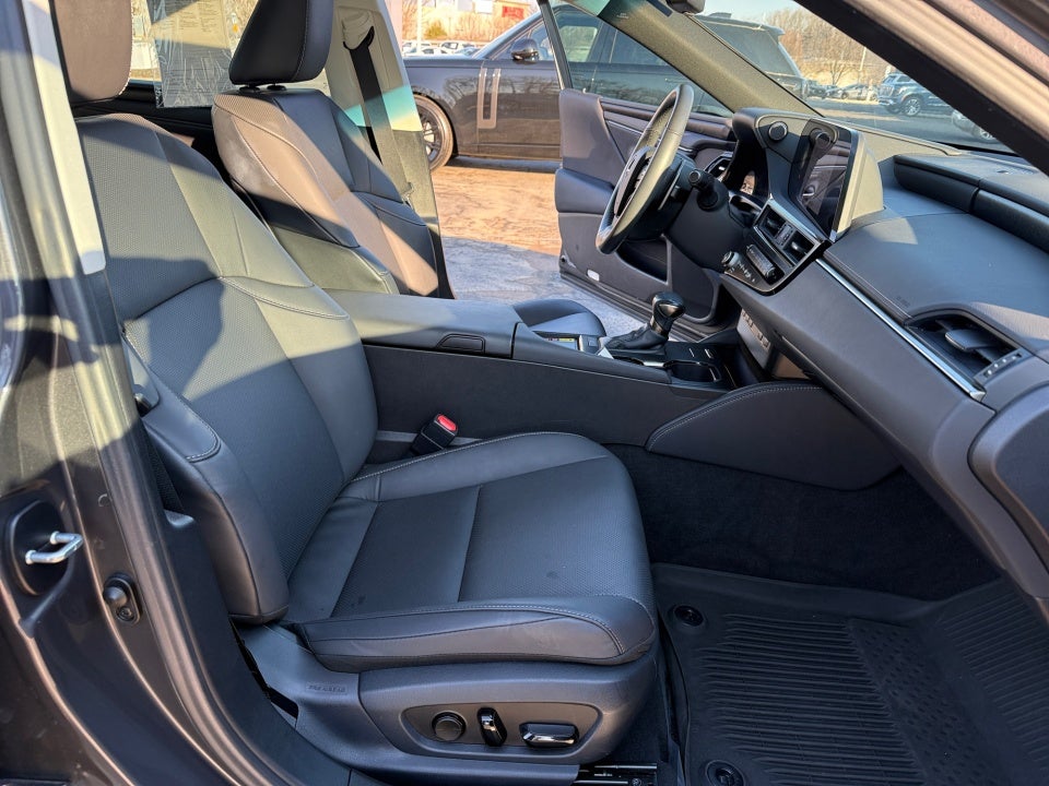 2023 Lexus ES 350 Ultra Luxury