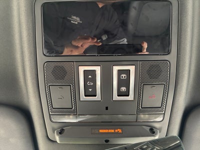 2025 Land Rover Defender 110 P500 X-Dynamic SE