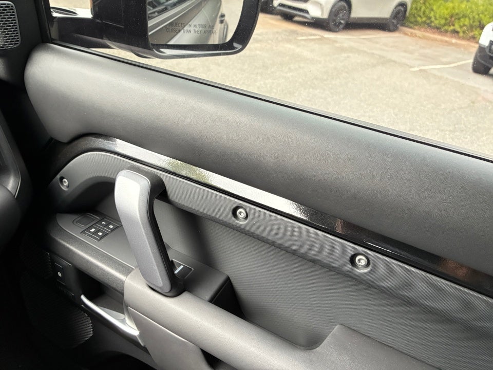 2023 Land Rover Defender 110 V8