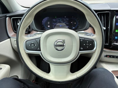 2022 Volvo XC60 Momentum