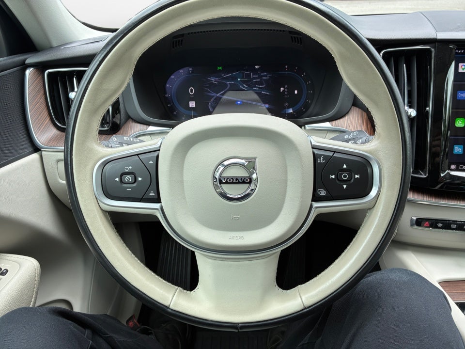 2022 Volvo XC60 Momentum