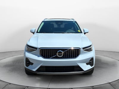 2025 Volvo XC40 B5 Ultra Bright Theme