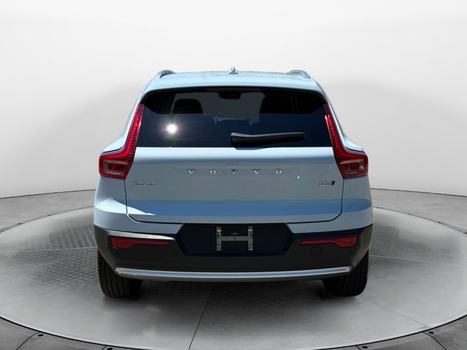 2025 Volvo XC40 B5 Ultra Bright Theme