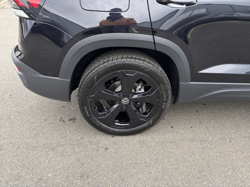 2026 Volkswagen Taos SE Black