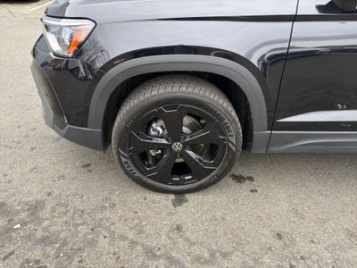 2026 Volkswagen Taos SE Black