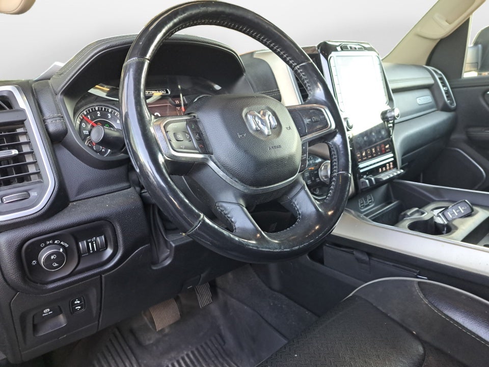 2020 RAM 1500 Laramie Crew Cab 4x4 5'7" Box