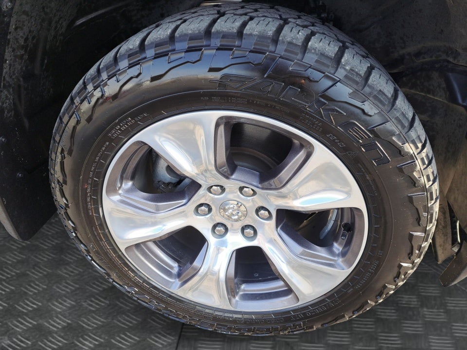 2020 RAM 1500 Laramie Crew Cab 4x4 5'7" Box