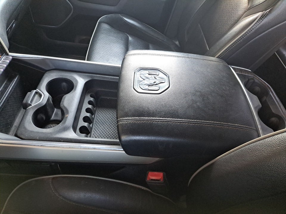 2020 RAM 1500 Laramie Crew Cab 4x4 5'7" Box