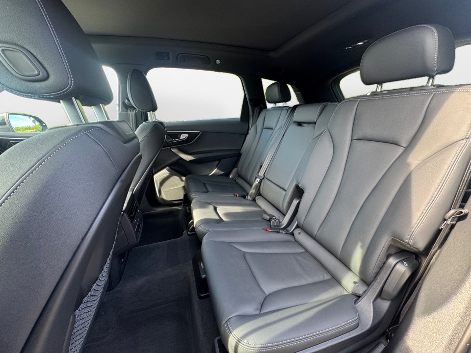2025 Audi Q7 Premium 45 TFSI quattro Tiptronic