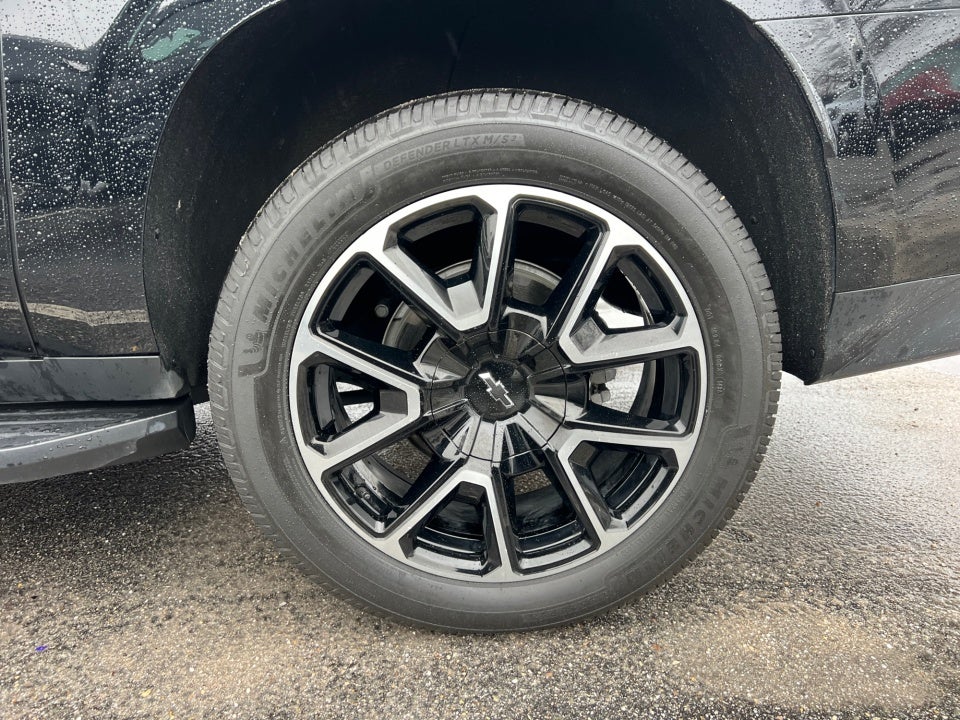 2023 Chevrolet Suburban 4WD RST